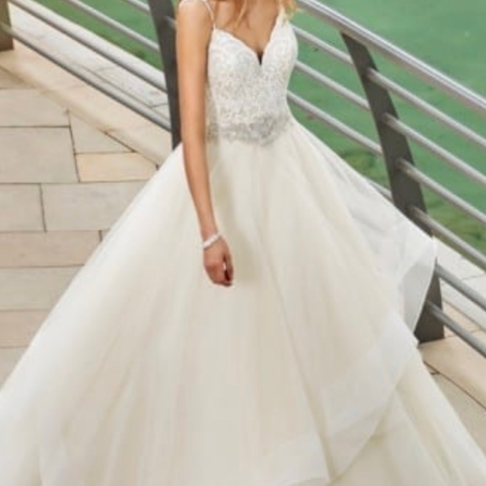 Elegant Cream Wedding Dress